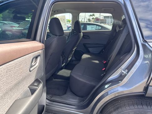 Used 2023 Nissan Rogue S image 9