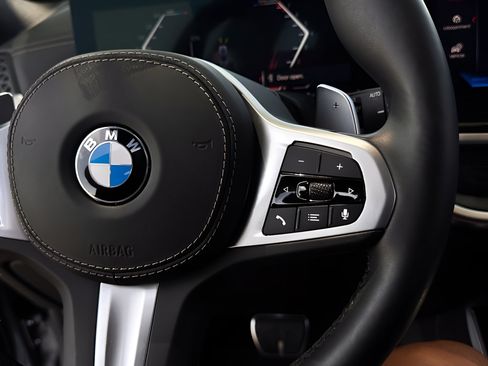 Used 2025 BMW X5 xDrive40i w/ M Sport Package AWD/4WD image 14