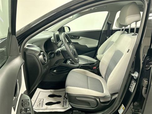 Used 2023 Hyundai Kona SE w/ Cargo Package image 9