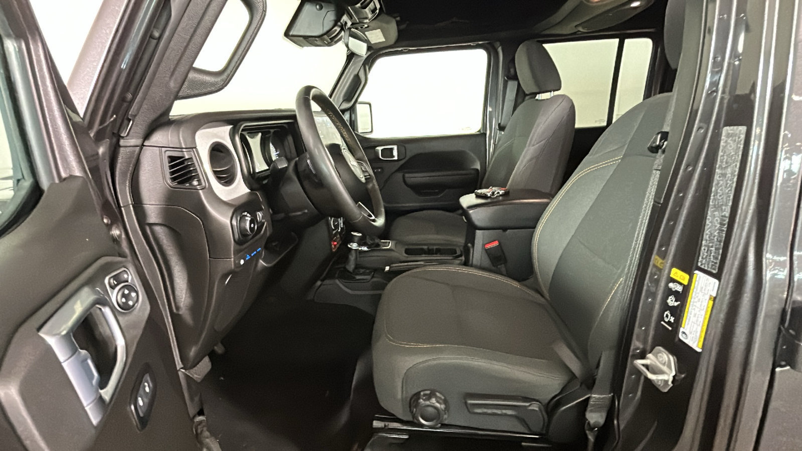 Used 2024 Jeep Wrangler Unlimited AWD/4WD image 13