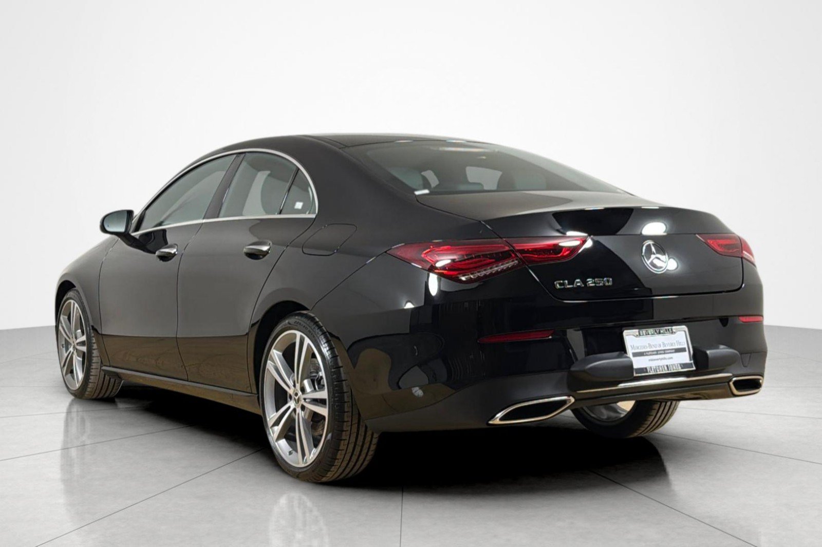 Used 2022 Mercedes-Benz CLA 250 image 3