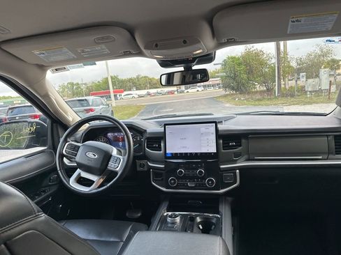 Used 2024 Ford Expedition Max XLT image 7