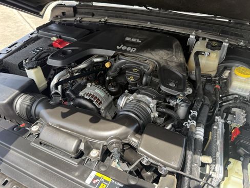 Used 2019 Jeep Wrangler Unlimited Sport S AWD/4WD image 32