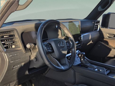 Used 2024 Lexus GX 550 w/ Cold Area Package AWD/4WD image 12