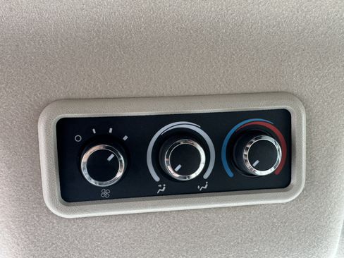 Used 2025 GMC Savana 3500 LT w/ LT Preferred Equipment Group RWD image 20