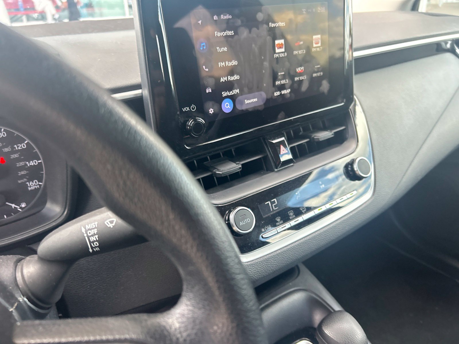 Used 2025 Toyota Corolla LE FWD image 21