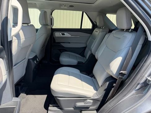 Certified 2025 Ford Explorer Active w/ Active Comfort Package AWD/4WD image 19