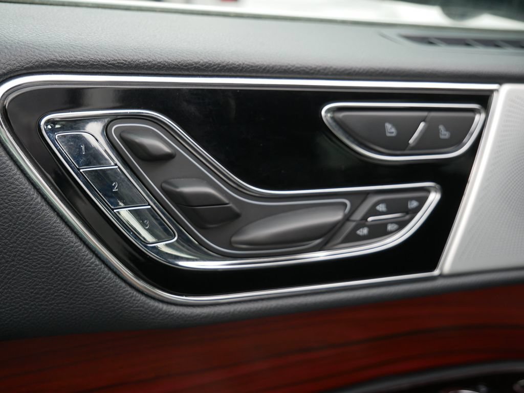 Used 2023 Lincoln Navigator Reserve AWD/4WD image 17