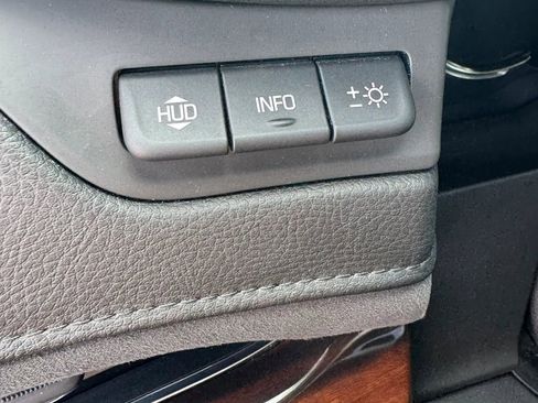 Used 2018 Cadillac Escalade ESV Luxury AWD/4WD image 32