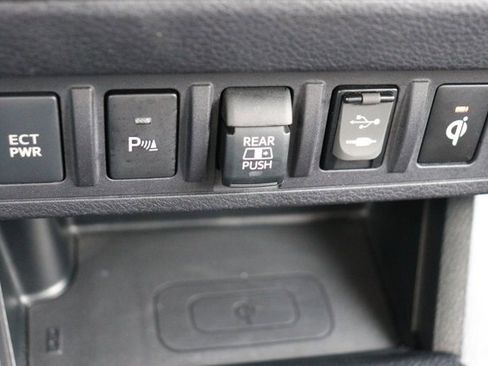 Used 2019 Toyota Tacoma TRD Sport image 16