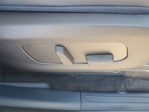 New 2026 Kia Carnival EX image 9