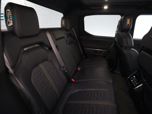 Used 2025 Rivian R1T Adventure Dual AWD/4WD image 5