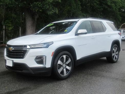 Used 2023 Chevrolet Traverse LT w/ LT Premium Package AWD/4WD image 3