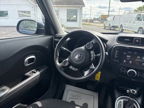 Used 2019 Kia Soul + image 18