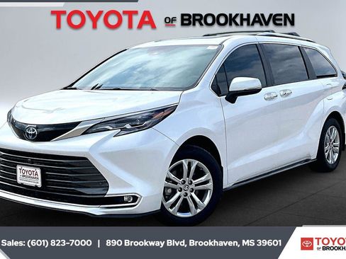 Used 2024 Toyota Sienna Platinum AWD/4WD image 11