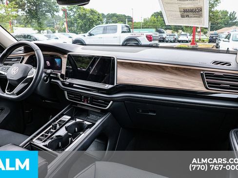 Used 2024 Volkswagen Atlas SE FWD image 32