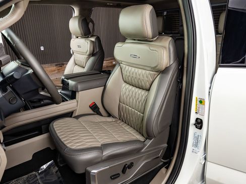 Used 2026 Ford F450 Platinum w/ Platinum Plus Package image 30