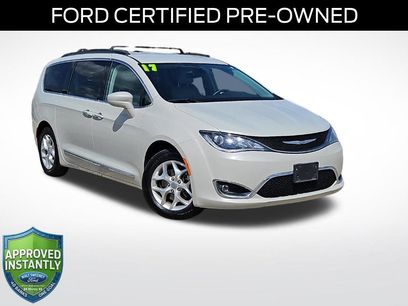 Used 2017 Chrysler Pacifica Touring-L w/ Tire & Wheel Group