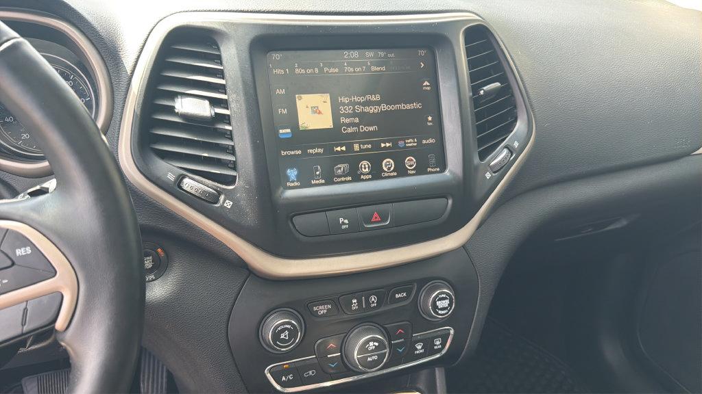 Used 2017 Jeep Cherokee 75th Anniversary FWD image 19
