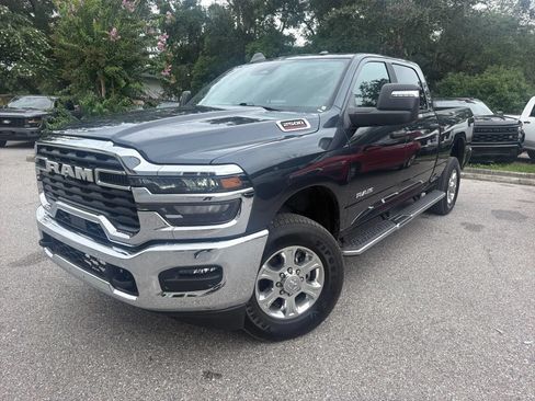 Used 2026 RAM 2500 Big Horn AWD/4WD image 2
