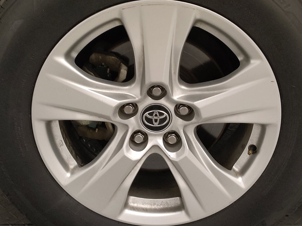 Used 2021 Toyota RAV4 XLE AWD/4WD image 31