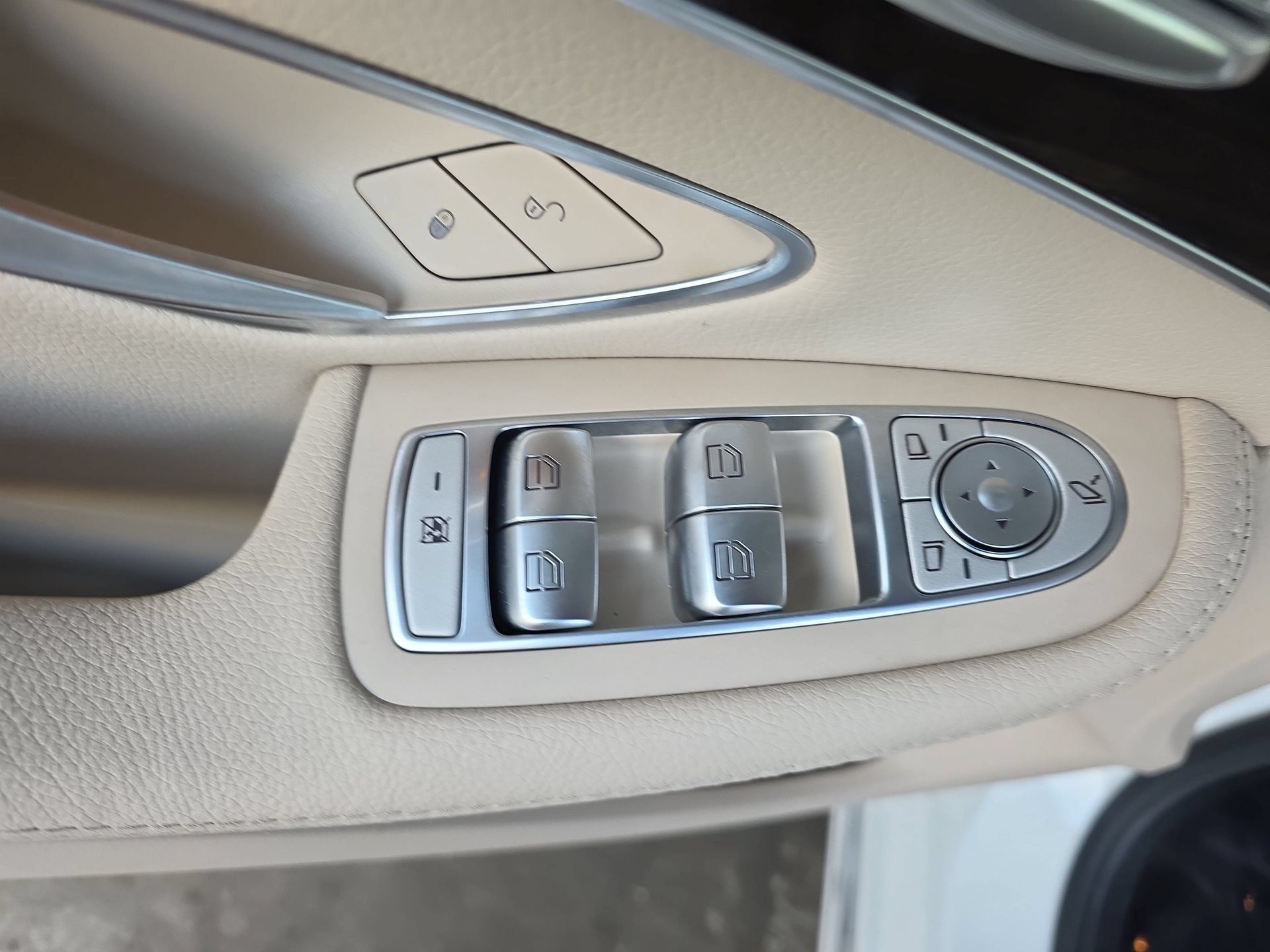 Used 2017 Mercedes-Benz C 300 4MATIC Sedan image 26