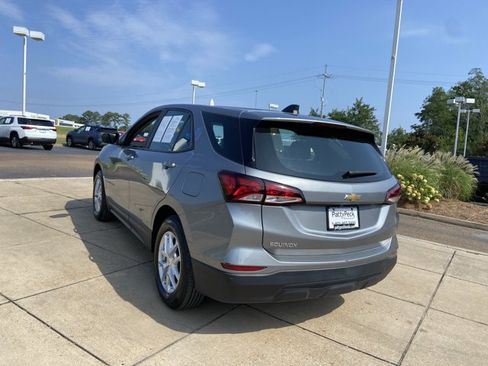 Used 2023 Chevrolet Equinox LS FWD image 9