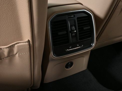 Certified 2025 Porsche Macan image 21