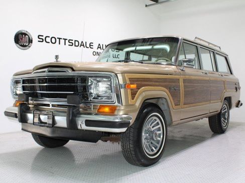Used 1989 Jeep Grand Wagoneer image 1