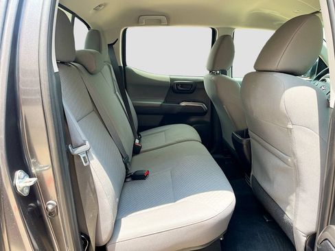 Used 2020 Toyota Tacoma SR5 RWD image 25