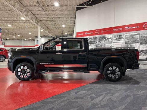 Used 2024 GMC Sierra 3500 Denali image 6