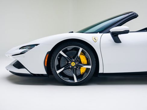 Used 2024 Ferrari SF90 Spider image 15