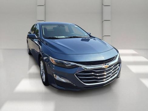 Used 2025 Chevrolet Malibu LT FWD image 3