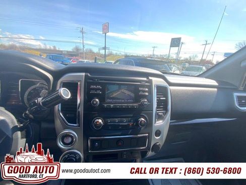 Used 2018 Nissan Titan SV image 18