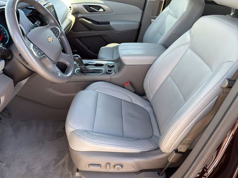 Used 2020 Chevrolet Traverse LT w/ LT Premium Package image 11