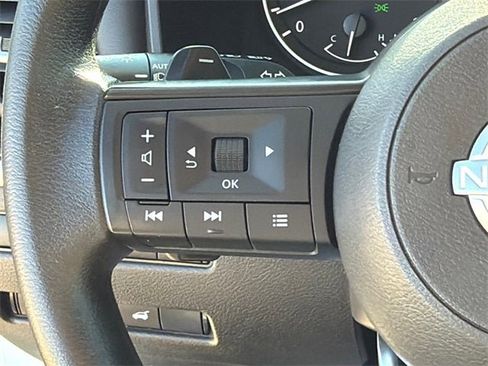 Certified 2024 Nissan Rogue SV image 33