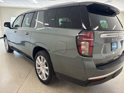 Used 2024 Chevrolet Suburban High Country AWD/4WD image 14