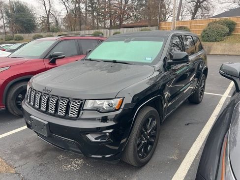 Used 2021 Jeep Grand Cherokee Laredo X image 3