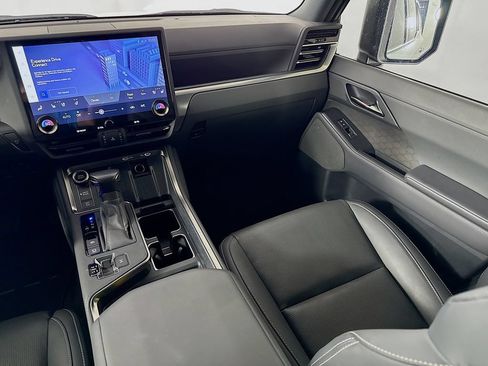 Used 2024 Lexus GX 550 w/ Accessory Package (31) AWD/4WD image 25