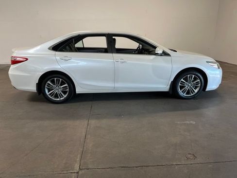 Used 2016 Toyota Camry SE FWD image 2
