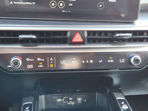 Certified 2025 Kia Sorento S FWD image 18