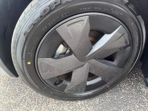 Used 2025 Toyota Prius LE image 41