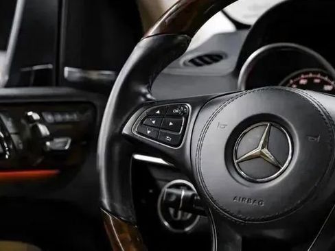 Used 2018 Mercedes-Benz GLS 450 4MATIC w/ Premium Package image 23