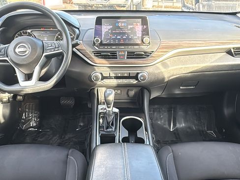 Used 2024 Nissan Altima 2.5 SV image 15