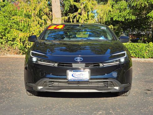 Used 2024 Toyota Prius LE image 2