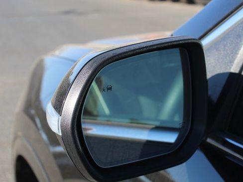 Used 2024 GMC Acadia Denali image 17