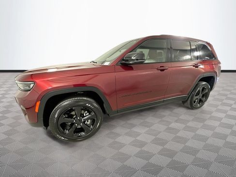 Certified 2023 Jeep Grand Cherokee Altitude RWD image 4