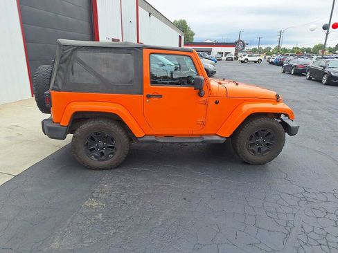 Used 2012 Jeep Wrangler Sahara w/ Connectivity Group AWD/4WD image 9