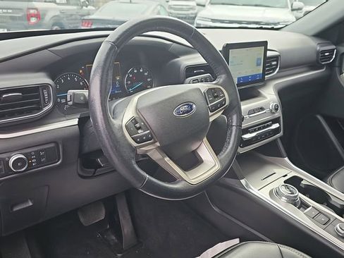 Used 2022 Ford Explorer XLT w/ Equipment Group 202A image 17