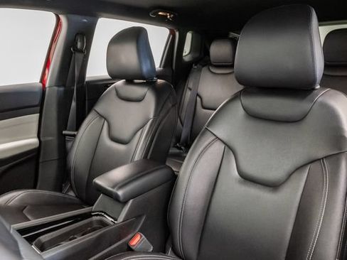 Certified 2025 Jeep Compass Limited AWD/4WD image 9
